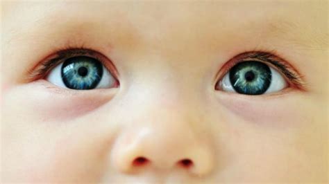 bebeklerin göz rengi değişimi